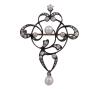 <span class='ref_item'>146 -</span> <span class="object_title">BROCHE ESTILO ANTIGUO EN ORO 18KT, VISTAS EN PLATA, PERLAS Y DIAMANTES </span>  <p><span class="technical_description">Broche estilo antiguo realizado en oro de 18kt con vistas en plata, diamantes en talla antigua de peso total aprox de 1ct y dos perlas cultivadas, una en forma de gota.</span><br>Peso: <span class="PESO_HCES1">8,20</span> <span class="PESOUMED_HCES1">gr.</span><br></p>