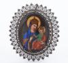 <span class='ref_item'>340 -</span> <span class="object_title">VIRGEN CON NIÑO</span>   <p><span class="technique_material">Porcelana </span><br><span class="technical_description">Virgen con niño realizada en esmalte sobre porcelana con marco de metal calado con motivos vegetales. <br/>Posiblidad de uso de sobremesa y colgar. </span><br><span class="ALTO_HCES1">9</span>x<span class="ANCHO_HCES1">7,50</span></p>
