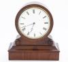 <span class='ref_item'>339 -</span> <span class="object_title">RELOJ DE SOBREMESA INGLÉS DE MADERA </span>   <p><span class="technique_material">Madera</span><br><span class="technical_description">Reloj de sobremesa inglés realizado en madera de gusto clásico, maquinaria Brevet. <br/>Numeración romana. </span><br><span class="ALTO_HCES1">16</span></p>