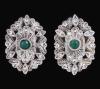 <span class='ref_item'>135 -</span> <span class="object_title">PENDIENTES DE ORO DE 18KT Y VISTAS DE PLATA</span>  <p><span class="technical_description">Pareja de pendientes realizados en oro de 18kt y vistas en plata con piedras verdes en su parte central, adornadas con motivos de hojas cuajadas de circonitas.<br/>Cierre omega</span><br>Peso: <span class="PESO_HCES1">18,3</span> <span class="PESOUMED_HCES1">gr.</span><br></p>