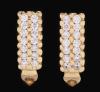 <span class='ref_item'>14 -</span> <span class="object_title">PENDIENTES DE ORO DE 18 KT</span>  <p><span class="technical_description">Pareja de pendientes realizados en oro de 18 kt adornados en forma rectangular con circonitas.<br/>Cierre omega.</span><br>Peso: <span class="PESO_HCES1">4,3</span> <span class="PESOUMED_HCES1">gr.</span><br></p>
