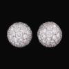 <span class='ref_item'>241 -</span> <span class="object_title">PAR DE PENDIENTES DE MEDIAS ESFERAS EN ORO BLANCO DE 18 KT Y BRILLANTES</span>  <p><span class="technical_description">Par de pendientes en oro blanco de 18 kt a modo de medias esferas cuajados de brillantes con cierre de palito de presión. Peso aprox. de los brillantes 2.09 ct.<br/>Estimación de color y pureza: Color: Top Wesselton. Pureza: VVS/V<br/>Se acompaña con certificado de origen de Perodri Joyeros</span><br>Peso: <span class="PESO_HCES1">6,60</span> <span class="PESOUMED_HCES1">gr.</span><br></p>