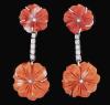 <span class='ref_item'>140 -</span> <span class="object_title">PENDIENTES LARGOS EN ORO DE 18KT, CORAL Y DIAMANTES</span>  <p><span class="technical_description">Pareja de pendientes largos compuestos por cuatro tallas de coral en forma de flor unidas por una fila de diamantes en talla brillante engastados en grano con un peso total aprox de 0,10ct.<br/>Cierre: Presión<br/>Longitud: 3cm</span><br>Peso: <span class="PESO_HCES1">5,90</span> <span class="PESOUMED_HCES1">gr.</span><br></p>