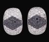 <span class='ref_item'>116 -</span> <span class="object_title">PENDIENTES EN ORO DE 18KT Y DIAMANTES NEGROS Y BLANCOS</span>  <p><span class="technical_description">Pareja de pendientes realizados en oro de 18 kt compuestos por pavé central de diamentes negros dispuestos en forma de rombo rodeado de diamantes blancos, todo ello con un peso total aprox de 3,10ct<br/>Cierre: Omega<br/>Longitud: 2cm</span><br>Peso: <span class="PESO_HCES1">10,20</span> <span class="PESOUMED_HCES1">gr.</span><br></p>