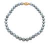 <span class='ref_item'>243 -</span> <span class="object_title">COLLAR DE ORO DE 18KT Y PERLAS TAHÍTI "MARES DEL SUR"</span>  <p><span class="technical_description">Collar compuesto por perlas tahití calibradas 13,3-11mm y broche en oro de 18kt en forma de pera con acabado mate.<br/>Cierre: Caja y lengueta<br/>Logitud: 45cm</span><br>Peso: <span class="PESO_HCES1">91,50</span> <span class="PESOUMED_HCES1">gr.</span><br></p>