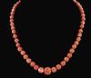 <span class='ref_item'>232 -</span> <span class="object_title">COLLAR DE ORO DE 18KT Y CORAL</span>  <p><span class="technical_description">Collar realizado en oro de 18kt compuesto por tallas esféricas de coral calibradas: 11-5mm, dispuestas en degradé y broche de oro<br/>Cierre: Mosquetón<br/>Logitud: 50cm</span><br>Peso: <span class="PESO_HCES1">53,20</span> <span class="PESOUMED_HCES1">gr.</span><br></p>