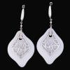 <span class='ref_item'>99 -</span> <span class="object_title">PENDIENTES DE ORO DE 18KT, DIAMANTES Y ÁGATA BLANCA</span>  <p><span class="technical_description">Pendientes largo realizados en oro de 18kt, con adorno calado con brillantes con un peso total aprox de 0,3ct sobre ágata blanca.<br/>Cierre: Palillo con presión<br/>Longitud: 5,5 cm</span><br>Peso: <span class="PESO_HCES1">11,80</span> <span class="PESOUMED_HCES1">gr.</span><br></p>