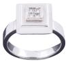 <span class='ref_item'>95 -</span> <span class="object_title">SORTIJA DE ORO DE 18KT Y DIAMANTES</span>  <p><span class="technical_description">Sortija realizada en oro de 18kt con un diseño cuadrado que combina el frontal en brillo y el mate y en el centro adornado en diamantes en talla princesa con un peso total aprox de 0,15ct.<br/>Medida Sortija: 14</span><br>Peso: <span class="PESO_HCES1">8,80</span> <span class="PESOUMED_HCES1">gr.</span><br></p>