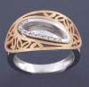<span class='ref_item'>51 -</span> <span class="object_title">SORTIJA DE ORO BICOLOR DE 18KT Y DIAMANTES</span>  <p><span class="technical_description">Sortija realizada en oro bicolor, blanco y rosa de 18kt con diseño calado y en el centro un detalle oval adornado de brillantes con un peso total aprox de 0,05ct<br/>Medida Sortija: 13</span><br>Peso: <span class="PESO_HCES1">7</span> <span class="PESOUMED_HCES1">gr.</span><br></p>
