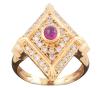 <span class='ref_item'>40 -</span> <span class="object_title">SORTIJA EN ORO DE 18KT, RUBÍ Y DIAMANTES</span>  <p><span class="technical_description">Sortija realizada en oro de 18kt con diseño de rombo con un rubí central en talla cabujón y engastado en bisel con un peso aprox de 0,70ct adornado por diamantes en talla brillante con un peso total aprox de 0,45ct<br/>Medida Sortija: 17</span><br>Peso: <span class="PESO_HCES1">7</span> <span class="PESOUMED_HCES1">gr.</span><br></p>