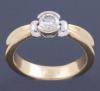 <span class='ref_item'>69 -</span> <span class="object_title">SORTIJA DE ORO DE 18KT Y DIAMANTE</span>  <p><span class="technical_description">Sortija realizada en oro de 18kt con vistas en blanco, con un diamante en talla brillante engastado en chatón con un peso total aprox de 0,45ct<br/>Medida Sortija: 16</span><br>Peso: <span class="PESO_HCES1">6,80</span> <span class="PESOUMED_HCES1">gr.</span><br></p>