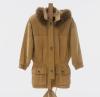 <span class='ref_item'>22 -</span> <span class="object_title">PARKA DE ANTE COLOR CAMEL</span> <span class="technique_material">Ante</span>   <p><span class="object_title">PARKA DE ANTE COLOR CAMEL</span><br><span class="technique_material">Ante</span><br><span class="technical_description">Capucha con pelo sintético<br/>Talla: M</span><br></p>