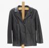<span class='ref_item'>39 -</span> <span class="object_title">CHAQUETA DE MUJER EN CUERO NEGRO</span> <span class="technique_material">Cuero</span>   <p><span class="object_title">CHAQUETA DE MUJER EN CUERO NEGRO</span><br><span class="technique_material">Cuero</span><br><span class="technical_description">Forro interior con estampación de amebas<br/>Marca: Antolín Pastor<br/>Talla: M</span><br></p>