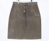 <span class='ref_item'>56 -</span> <span class="object_title">FALDA EN ANTE COLOR GRIS</span> <span class="technique_material">Ante</span>   <p><span class="object_title">FALDA EN ANTE COLOR GRIS</span><br><span class="technique_material">Ante</span><br><span class="technical_description">Talla: 36</span><br></p>