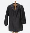 <span class='ref_item'>73 -</span> <span class="object_title">CHAQUETA LARGA DE MUJER EN CUERO NEGRO</span>   <p><span class="technique_material">Cuero</span><br><span class="technical_description">Con botones de respuesto<br/>Talla: L<br/> </span><br></p>