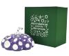 <span class='ref_item'>161 -</span> <span class="object_title">NAOSHIMA PURPLE & WHITE</span>   <p><span class="author">YAYOI KUSAMA (Japón, 1929)</span> <br><span class="technical_description">Calabaza en resina decorada en violeta y blanco<br/>En su caja verde. Estampación del nombre de la autora en la base.<br/>Diámetro: 14cm</span><br></p>