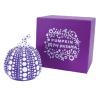 <span class='ref_item'>185 -</span> <span class="object_title">PUMPKIN PURPLE & WHITE</span>   <p><span class="author">YAYOI KUSAMA (Japón, 1929)</span> <br><span class="technical_description">Calabaza en resina decorada en morado y blanco<br/>En su caja. Estampación del nombre de la autora en la base.<br/>Diámetro: 8cm</span><br></p>