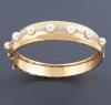 <span class='ref_item'>73 -</span> <span class="object_title">PULSERA EN ORO DE 18KT, DIAMANTES Y PERLAS CULTIVADAS</span>  <p><span class="technical_description">Pulsera rígida realizada en oro de 18kt, adornada en su parte superior con diamantes en talla brillante con un peso total aprox de 0,25ct y 7 perlas cultivadas.<br/>Cierre: Caja, pestaña y un ocho de seguridad.<br/>Diámetro: 6,5cm</span><br>Peso: <span class="PESO_HCES1">31,90</span> <span class="PESOUMED_HCES1">gr.</span><br></p>