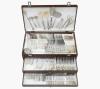 <span class='ref_item'>253 -</span> <span class="object_title">CUBERTERÍA EN PLATA DE 906m/m</span>  <p><span class="technical_description">Marca Bacariza. Cuberteria de plata de 906m/m formada por 179 piezas. En su caja original.<br/>12 cucharas soperas, 12 cuchillos de carne, 12 tenedores de carne, 12 tenedores de pescado, 12 palas de pescado<br/>12 pinchos de entremeses, 12 tenedores de postre, 12 cucharas de postre, 12 cuchillos de postre, 12 tenedores de dulce, 12 cucharas para combinados, 12 cucharas de café, 12 cucharas de té, 12 palas de helado, 1 cazo sopero, 1 tenedor de servicio, 2 cazos salseros, 2 piezas de servicio de ensalada, 1 pala de carne, 1 pala de postre, 1 pinza para hielo, 1 tijera de servicio, 1 tijera de marisco<br/>Peso de plata: 6504gr</span><br></p>