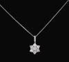 <span class='ref_item'>236 -</span> <span class="object_title">COLGANTE CON CADENA EN ORO DE 18KT Y DIAMANTES</span>  <p><span class="technical_description">Colgante con cadena realizado en oro de 18kt con motivo de estrella formado por diamantes en talla brillante con un peso total aprox de 0,25ct<br/>Longitud cadena: 40cm</span><br>Peso: <span class="PESO_HCES1">1,10</span> <span class="PESOUMED_HCES1">gr.</span><br></p>