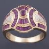 <span class='ref_item'>249 -</span> <span class="object_title">SORTIJA EN ORO DE 18KT CON RUBÍES Y DIAMANTES</span>  <p><span class="technical_description">Sortija realizada en oro de 18kt con rubí central en talla oval engastado en bisel y composición de rubíes en talla galería engastados en carril, todos ellos con un peso total aprox de 0,50ct y adornados con diamantes en talla brillante con un peso total aprox de 0,10ct.<br/>Medida Sortija: 11</span><br>Peso: <span class="PESO_HCES1">6,10</span> <span class="PESOUMED_HCES1">gr.</span><br></p>