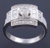 <span class='ref_item'>49 -</span> <span class="object_title">SORTIJA EN ORO DE 18KT Y DIAMANTES</span>  <p><span class="technical_description">Sortija realizada en oro de 18kt con diseño tanque adornado con diamantes en talla brillante engastados en grano y en talla princesa engastados en carril con un peso total aprox de 0,70ct.<br/>Medida Sortija: 13</span><br>Peso: <span class="PESO_HCES1">5,60</span> <span class="PESOUMED_HCES1">gr.</span><br></p>