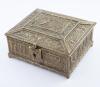 <span class='ref_item'>200 -</span> <span class="object_title">CAJA JOYERO, S. XIX. </span>   <p><span class="technique_material">Bronce</span><br><span class="technical_description">Caja joyero realizada en bronce cincelado, e interior forrado con tela marrón. Decorada con escenas caballerescas y cortesanas, siguiendo modelos renacentistas, enmarcadas por motivos vegetales y geométricos con preciso detalle. Conserva el pestillo original. Falta llave. </span><br><span class="ALTO_HCES1">8 </span><span class="ALTOUMED_HCES1">cm.</span>x<span class="ANCHO_HCES1">7,50 </span><span class="ANCHOUMED_HCES1">cm.</span>x<span class="GRUESO_HCES1">5,50 </span><span class="GRUESOUMED_HCES1">cm.</span></p>
