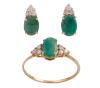 <span class='ref_item'>79 -</span> <span class="object_title">CONJUNTO DE SORTIJA Y PENDIENTES EN ORO DE 18KT, ESMERALDAS Y DIAMANTES</span>  <p><span class="technical_description">Conjunto de sortija y pendientes realizados en oro de 18kt. Con esmeraldas centrales en talla oval engastadas en garras, con un peso total aprox de 2.75ct. Detalle de diamantes en talla brillante engastados en garras, con un peso total aprox de 0.38ct.<br/>Medida Sortija: 15<br/>Cierre Pendientes: Presión</span><br>Peso: <span class="PESO_HCES1">3,50</span> <span class="PESOUMED_HCES1">gr.</span><br></p>