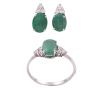 <span class='ref_item'>116 -</span> <span class="object_title">CONJUNTO DE SORTIJA Y PENDIENTES EN ORO 18KT, ESMERALDAS Y DIAMANTES</span>  <p><span class="technical_description">Conjunto de sortija y pendientes realizados en oro de 18kt. Con esmeraldas centrales en talla oval engastados en garras con un peso total aprox de 2.54ct y detalle de diamantes en talla brillante engastados en garras con un peso total aprox de 0.38ct.<br/>Medida Sortija: 15<br/>Cierre Pendientes: Presión</span><br>Peso: <span class="PESO_HCES1">3,50</span> <span class="PESOUMED_HCES1">gr.</span><br></p>