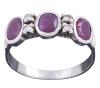 <span class='ref_item'>14 -</span> <span class="object_title">TRESILLO EN ORO 18KT, RUBÍES Y DIAMANTES</span>  <p><span class="technical_description">Sortija realizada en oro de 18kt. De tipo tresillo formada por tres rubíes en talla oval engastados en bisel, con un peso total aprox de 1.10ct, y diamantes en talla brillante engastados en garras, con un peso total aprox de 0.08ct.<br/>Medida Sortija: 16</span><br>Peso: <span class="PESO_HCES1">3,30</span> <span class="PESOUMED_HCES1">gr.</span><br></p>