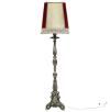<span class='ref_item'>224 -</span> <span class="object_title">LÁMPARA DE PIE EN MADERA TALLADA Y PANTALLA VINTAGE</span>   <p><span class="technical_description">Cuerpo realizado en madera tallada y trabajada en plateado, con gran pantalla en color beige y rojo rematada con rejilla y flecos. La pantalla tiene un rotura en al parte superior.<br/>Con cable para su funcionamiento.</span><br><span class="ALTO_HCES1">190 </span><span class="ALTOUMED_HCES1">cm.</span>x<span class="ANCHO_HCES1">96 </span><span class="ANCHOUMED_HCES1">cm.</span></p>