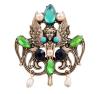 <span class='ref_item'>199 -</span> <span class="object_title">BROCHE DE METAL DORADO, PIEDRAS Y PERLAS DE IMITACIÓN</span>  <p><span class="technical_description">Broche de inspiración modernista realizado en metal dorado. En su centro la figura de una efigie alada rodeada por turquesinas, piedras de imitación verdes y azules, y perlas de imitación de color golden. Colgando en su parte inferior dos perlas imitación con forma barrilete.<br/>Cierre. Aguja<br/>Medidas:5,3 x 5cm</span><br>Peso: <span class="PESO_HCES1">20,20</span> <span class="PESOUMED_HCES1">gr.</span><br></p>