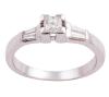 <span class='ref_item'>238 -</span> <span class="object_title">SORTIJA EN ORO 18KT Y DIAMANTES</span>  <p><span class="technical_description">Sortija realizada en oro de 18kt con un diamante en talla princesa engastado en garras y a ambos lados diamantes en talla trapecio, todos ellos con un peso total aprox de 0.70ct. Estimación de color de los diamantes: G-H, y de pureza: VS<br/>Medida Sortija: 13</span><br>Peso: <span class="PESO_HCES1">4,40</span> <span class="PESOUMED_HCES1">gr.</span><br></p>