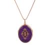 <span class='ref_item'>77 -</span> <span class="object_title">COLGANTE DE AMATISTA CORTADA POR LA MITAD TRANSFORMADA EN RELICARIO-GUARDAPELO EN ORO 18KT Y CADENA EN METAL CHAPADO EN ORO</span>  <p><span class="technical_description">Colgante formado por amatista de peso total aprox 3ct cortada por la mitad y transformada guardapelo-relicario. Realizado en oro de 18kt con separador central en cristal. La parte de la amatista frontal está adornada con filigrana en forma de escudo. Apertura en presión. Señales de uso. Cadena veneciana en metal chapado en oro<br/>Cierre: Mosquetón<br/>Medidas: 2,8 x 2,3cm el colgante, 45cm la cadena con alargador incluido<br/>Peso: 17,50gr (14,60gr el colgante, 2,80gr la cadena) </span><br></p>
