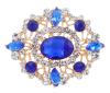 <span class='ref_item'>174 -</span> <span class="object_title">BROCHE EN METAL DORADO Y PIEDRAS DE IMITACIÓN AZULES E INCOLORAS</span>  <p><span class="technical_description">Broche ovalado realizado en metal dorado, adornado con piedras de imitación azules e incoloras<br/>Cierre: Aguja<br/>Medidas: 4,5 x 3,5cm</span><br>Peso: <span class="PESO_HCES1">10,90</span> <span class="PESOUMED_HCES1">gr.</span><br></p>