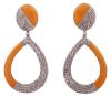 <span class='ref_item'>156 -</span> <span class="object_title">PENDIENTES EN PLATA DE LEY, DIAMANTES Y ESMALTE</span>  <p><span class="technical_description">Pareja de pendientes realizados en plata de ley, con contraste. En forma hojival, con la mitad adornada por diamantes en talla antigua, engastados en grano con un peso total aprox de 0.70c. La otra mitad cubierta de esmalte en color ocre.<br/>Cierre: Presión<br/>Longitud: 3,5cm</span><br>Peso: <span class="PESO_HCES1">11,40</span> <span class="PESOUMED_HCES1">gr.</span><br></p>