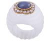 <span class='ref_item'>66 -</span> <span class="object_title">SORTIJA EN CRISTAL DE ROCA, ORO 18KT, ZAFIRO Y DIAMANTES</span>  <p><span class="technical_description">Sortija realizada en Cristal de roca con decoración gallonada. En la parte central engaste de oro de 18kt, con zafiro estrella en cabujón oval, engastado en bisel, con peso total aprox de 5.16ct. Rodeado de diamantes en talla brillante, engastados en grano, con un peso total aprox de 0.50ct<br/>Se acompaña de copia de certificado GFCO AU 224F<br/>Medida Sortija: 11</span><br>Peso: <span class="PESO_HCES1">16,40</span> <span class="PESOUMED_HCES1">gr.</span><br></p>