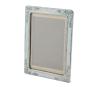 <span class='ref_item'>282 -</span> <span class="object_title">MARCO DE PLATA DE LEY 925 PARA FOTOGRAFÍA</span>  <p><span class="technical_description">Marco para fotografía realizado en plata de ley 925 con punzón. Bisel decorado en los vértices con motivos vegetales.<br/>Medidas: 15,5 x 11,5cm<br/>Peso bruto total: 180gr</span><br></p>
