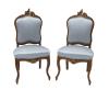 <span class='ref_item'>237 -</span> <span class="object_title">PAREJA DE BUTACAS EN TEJIDO AZUL GRISÁCEO</span>   <p><span class="technical_description">En madera de nogal y decoraciones doradas. Con motivos vegetales y patas torneadas. <br/>Medidas: 100x50x48cm</span><br></p>