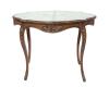 <span class='ref_item'>232 -</span> <span class="object_title">MESA AUXILIAR ESTILO BOMBÉ</span>   <p><span class="technical_description">En madera de nogal con superficie de cristal forrada en interior con textil de color mostaza con motivos florales. Patas y cuerpo torneados decorados con relieves detallados y policromados en dorado. Falta en borde que cubre el cristal. Cojea levemente. <br/>Medidas: 83x111x80cm</span><br></p>