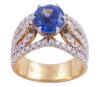 <span class='ref_item'>23 -</span> <span class="object_title">SORTIJA EN ORO BICOLOR 18KT, ZAFIRO Y DIAMANTES</span>  <p><span class="technical_description">Sortija realizada en oro bicolor de 18kt con zafiro en talla oval, engastado en garras blancas, con peso aprox de 3ct y diamantes en talla brillante, engastados en grano sobre bandas, con un peso total aprox de 0.75ct.<br/>Medida Sortija: 12</span><br>Peso: <span class="PESO_HCES1">9,30</span> <span class="PESOUMED_HCES1">gr.</span><br></p>