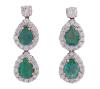 <span class='ref_item'>52 -</span> <span class="object_title">PENDIENTES EN ORO BICOLOR 18KT, ESMERALDAS Y DIAMANTES</span>  <p><span class="technical_description">Pendientes largos con movimiento realizados en oro bicolor de 18kt. Con esmeraldas en talla perilla, engastadas en garras, con un peso total aprox de 4ct. Orla y parte superior formadas por diamantes en talla brillante, engastados en grano, con un peso total aprox de 2ct.<br/>Cierre: Presión<br/>Longitud: 3cm</span><br>Peso: <span class="PESO_HCES1">9,10</span> <span class="PESOUMED_HCES1">gr.</span><br></p>