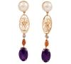 <span class='ref_item'>102 -</span> <span class="object_title">PENDIENTES EN ORO 18KT, PERLAS CULTIVADAS, DIAMANTES, ZAFIROS Y AMATISTAS</span>  <p><span class="technical_description">Pendientes largos con movimiento realizados en oro de 18kt. Con perlas cultivadas color crema calibradas aprox en 9mm y diamantes en talla brillante, engastados en chatón con vistas en blanco y peso total aprox de 0.10ct. Continúan zafiros orange en talla oval con un peso total aprox de 0.40ct y amatistas en talla oval con un peso total aprox de 5ct<br/>Cierre: Presión<br/>Longitud: 5cm</span><br>Peso: <span class="PESO_HCES1">10,40</span> <span class="PESOUMED_HCES1">gr.</span><br></p>