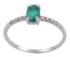 <span class='ref_item'>40 -</span> <span class="object_title">SORTIJA EN ORO 18KT, ESMERALDA Y DIAMANTES</span>  <p><span class="technical_description">Sortija realizada en oro de 18kt con esmeralda central en talla oval, engastada en garras y peso aprox 0.37ct. En hombros diamantes en talla brillante, engastados en grano, con peso total aprox 0.04ct<br/>Medida Sortija: 13</span><br>Peso: <span class="PESO_HCES1">1,30</span> <span class="PESOUMED_HCES1">gr.</span><br></p>
