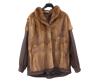 <span class='ref_item'>267 -</span> <span class="object_title">CHAQUETÓN DE CUERO Y PIEL DE VISÓN</span>   <p><span class="technical_description">Manga con empuñadura, bolsillos laterales y tres cierres frontales. Interior con forro marrón con motivos florales. Con rotura en el hombro izquierdo.<br/>Talla 42 aprox</span><br></p>