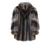 <span class='ref_item'>263 -</span> <span class="object_title">CHAQUETÓN DE MARMOTA AMERICANA</span>   <p><span class="technical_description">Manga recta, solapa grande, bolsillos laterales y dos cierres frontales. Interior con forro negro y flores bordadas.<br/>Talla 42 aprox</span><br></p>