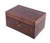<span class='ref_item'>186 -</span> <span class="object_title">CAJA JOYERO EN MADERA DE CAOBA CON MARQUETERÍA DE BOJ. FRANCIA, S. XIX.</span>   <p><span class="technical_description">Interior forrado en terciopelo verde oscuro con cerradura frontal y llave original. Tapa y cuerpo frontal decorador con marquetería realizada en madera de boj.<br/>Muestra señales de uso. <br/>Medidas: 20,5x10x13cm</span><br></p>