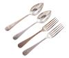 <span class='ref_item'>266 -</span> <span class="object_title">JUEGO DE 2 CUCHARAS Y 2 TENEDORES EN PLATA 925</span>  <p><span class="technical_description">Lote de dos cucharas y dos tenedores en plata 925. Con iniciales grabadas "CZ" y "JJL"<br/>Peso neto de la plata: 280gr</span><br></p>
