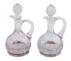 <span class='ref_item'>268 -</span> <span class="object_title">JUEGO EN VINAGRERAS EN CRISTAL TALLADO CON BASE DE PLATA 925</span>  <p><span class="technical_description">Juego de dos vinagreras realizadas en cristal tallado con base en plata 925<br/>Peso bruto total: 1300gr</span><br></p>