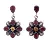 <span class='ref_item'>168 -</span> <span class="object_title">PENDIENTES EN PLATA DE LEY CON PIEDRAS DE COLOR</span>  <p><span class="technical_description">Pendientes con movimiento realizados en plata de ley y decorados con piedras rojas y amarillas<br/>Cierre: Presión<br/>Longitud: 3cm</span><br>Peso: <span class="PESO_HCES1">7,70</span> <span class="PESOUMED_HCES1">gr.</span><br></p>
